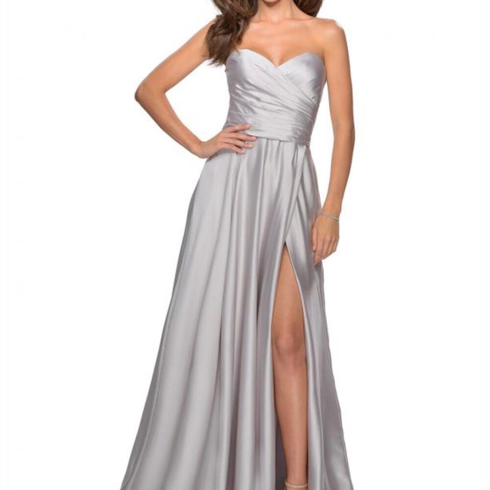 LA FEMME 28608 Strapless Ballgown in silver. Women’s size 2. NWOT